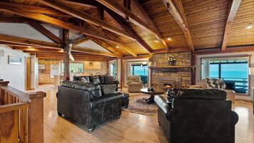 Televisie en een open haard