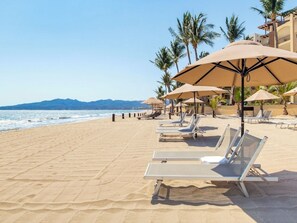 On the beach - Villa Del Palmar Flamingos Two Bedroom Suite Stunning Beach Resort (Bucerías)
