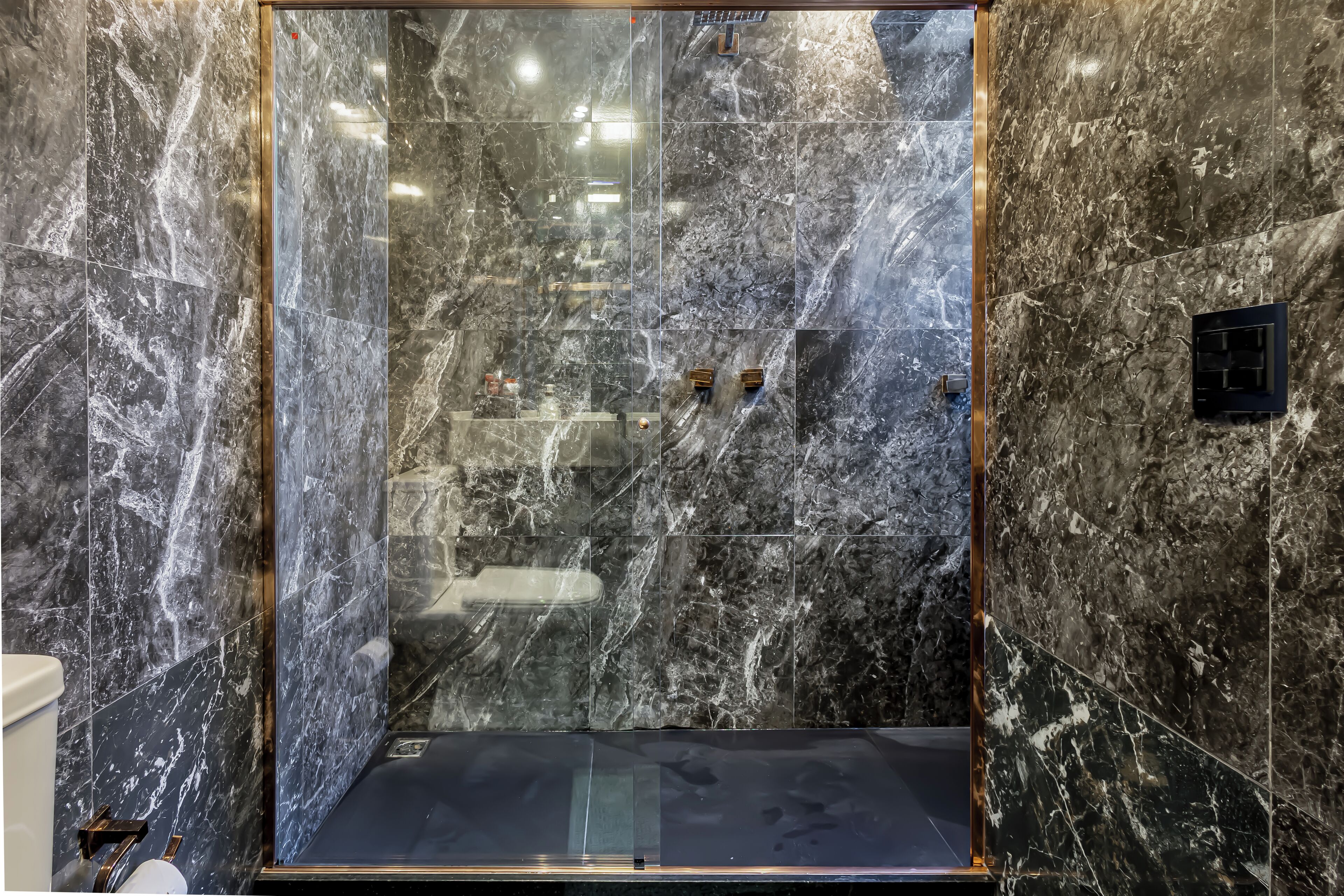 Dusche, kostenlose Toilettenartikel, Haartrockner, Bidet