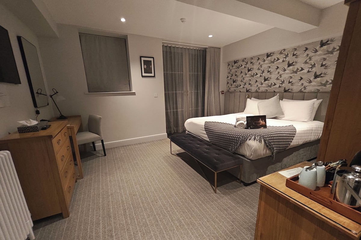 Camera Superior con letto matrimoniale o 2 letti singoli, accesso in sedia a rotelle | Wi-Fi gratuito, lenzuola