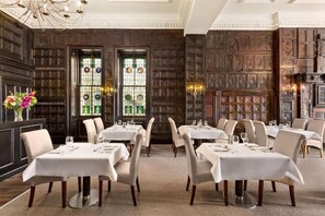 Restaurant - Trenython Manor Resort (Par)
