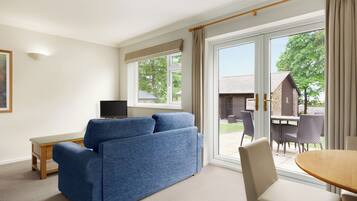 Deluxe Cottage, 1 Bedroom, Patio, Garden View | Free WiFi, bed sheets