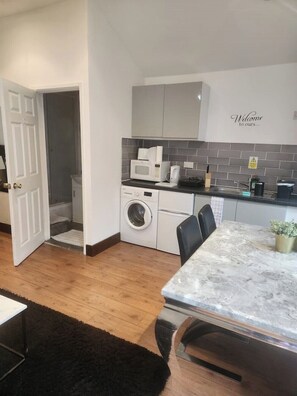 Private kitchen - London Cosy Studio Flat (Bexleyheath)