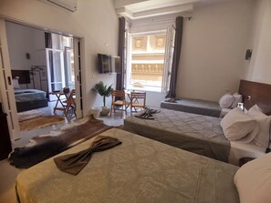 2 Schlafzimmer, hochwertige Bettwaren, Daunenbettdecken