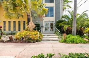 Exterior - Serene Miami Beach 2BD/2BA - 1 Block from Beach, Best Neighborhood: South 5th (miami beach)