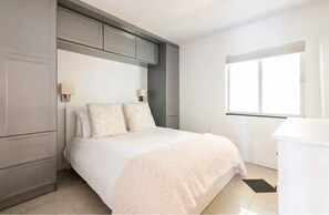 2 habitaciones, tabla de planchar con plancha, wifi y ropa de cama 
