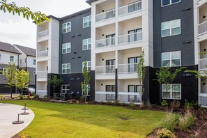 Exterior - Charming 1-bedroom apartment with AC, WiFi in vibrant Nashville (Nashville)