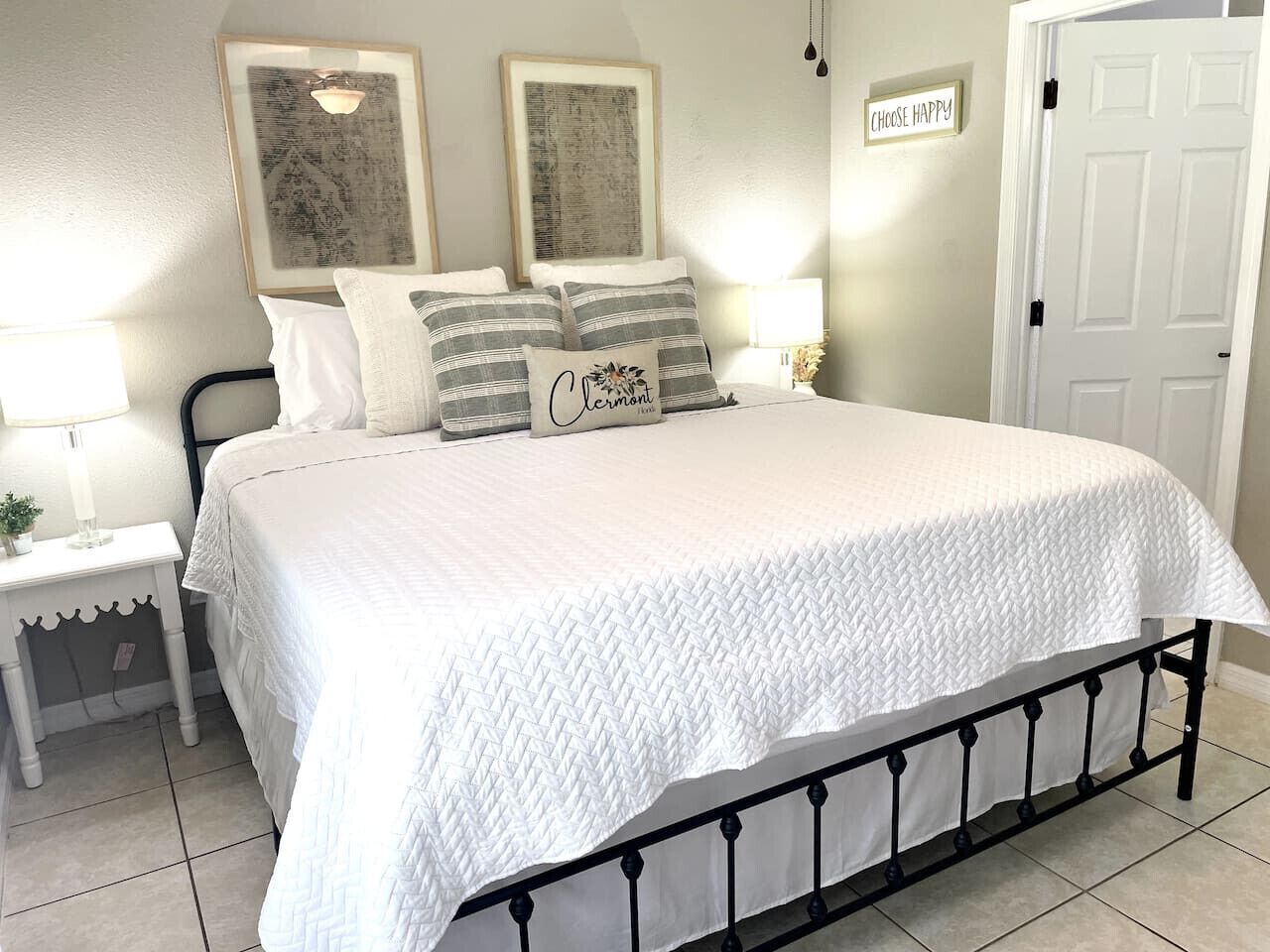 2 bedrooms, desk, iron/ironing board, travel crib