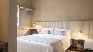 8 slaapkamers, een strijkplank/strijkijzer, reisbedje, gratis wifi