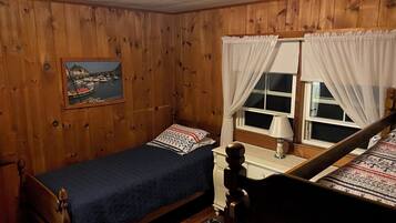 2 bedrooms, iron/ironing board, WiFi