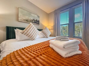 3 dormitoris, escriptori, planxa i posts de planxar i wifi 