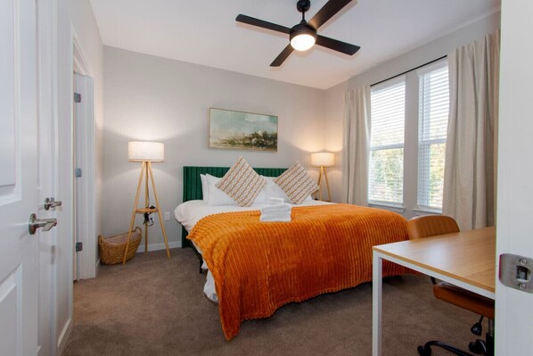 3 dormitoris, escriptori, planxa i posts de planxar i wifi 