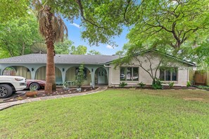 Exterior - 5BR Double Unit On Creek - LARGE YARD - Sleeps 12 (Austin)
