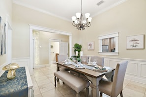 Dining - Luxury Hyde Park Dual Townhouse Retreat w Gym & Sauna Sleeps 16 Walkable (Tampa)