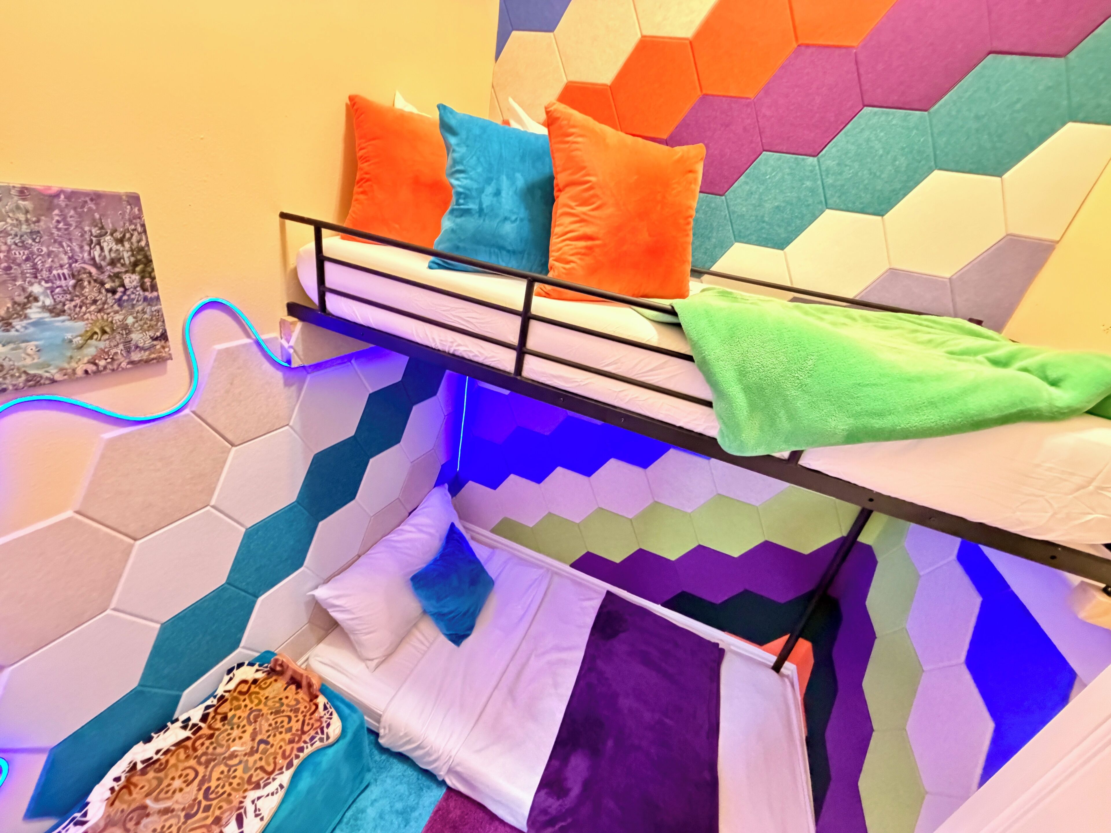 6 bedrooms, desk, iron/ironing board, free WiFi
