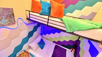 6 bedrooms, desk, iron/ironing board, free WiFi