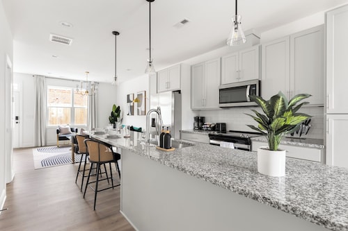 Modern Upscale 4-bedroom condo in Raleigh!