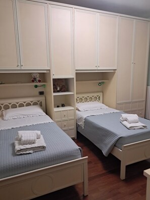 3 bedrooms, desk, iron/ironing board, free WiFi - Relaxation and the sea  (Porto  San Giorgio)