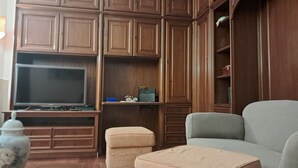 智能电视、壁炉、电子游戏、DVD 播放器