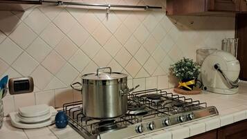 Réfrigérateur, four, plaque de cuisson, lave-vaisselle