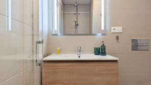 Shower, hair dryer, towels - SUNNY HILLS rooftop apartment (Finestrat)