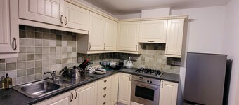 Enchanting 3-bedroom house in Ashford with WiFi
