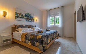 3 quartos, cofres nos quartos, ferros/tábuas de passar roupa