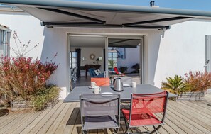 Outdoor dining - Nice home in Saint-Denis-d'Oléron (Saint-Denis-d'Oléron)