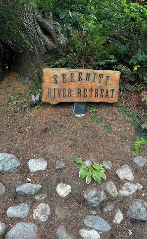 Property grounds - Riverfront home out your back door! Ski, Hike, Kayak, Beach, BBQ, Hammock, Relax (Gold Bar)