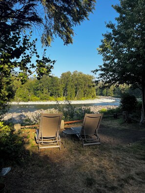 Property grounds - Riverfront home out your back door! Ski, Hike, Kayak, Beach, BBQ, Hammock, Relax (Gold Bar)