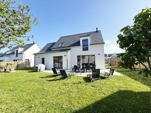 Outdoor dining - La Maison de Kervozes (QUIBERON)