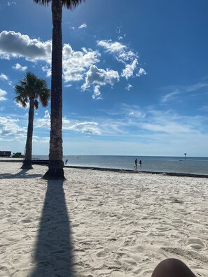 Camastros y toallas de playa