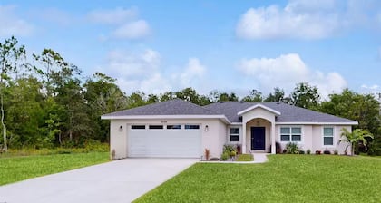 Beautiful 3-bdrm in WEEKI WACHEE! Close to beaches, hospitals, golf & SPLASH PAD