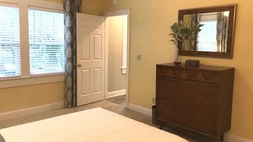 2 chambres, fer et planche à repasser, Wi-Fi, draps fournis