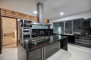 Microondas, horno, parrilla de estufa y lavavajillas 
