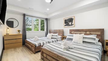 3 quartos, escrivaninha, ferros/tábuas de passar roupa