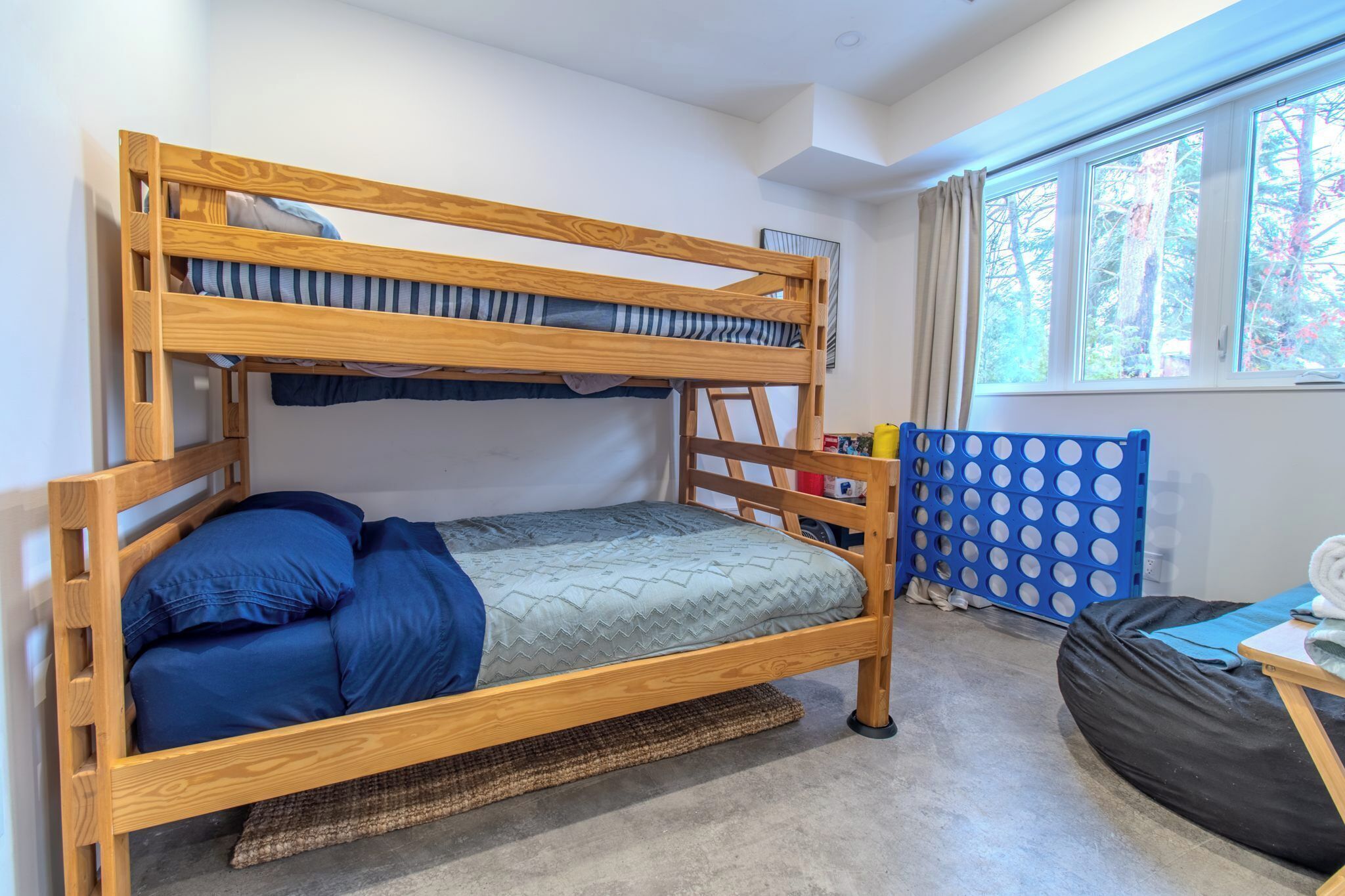 3 habitaciones, escritorio, tabla de planchar con plancha y wifi gratis 