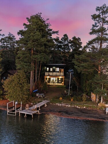 Luxury Waterfront Retreat | Casa Del Capo | Sauna, EV, Pizza Oven & Lake Views
