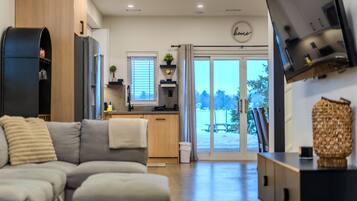 Smart TV, video games