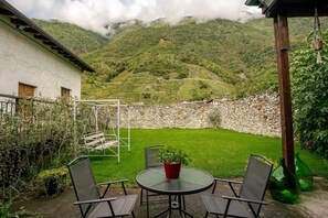 Outdoor dining - Dimora Perla di Villa: Historic Wine Retreat & Cellar Tour near Bernina Express (Villa di Tirano)