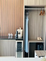 Minibar, desk, laptop workspace, free WiFi