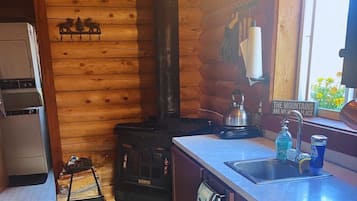 Cafetera/tetera, refrigerador, microondas, tostadora