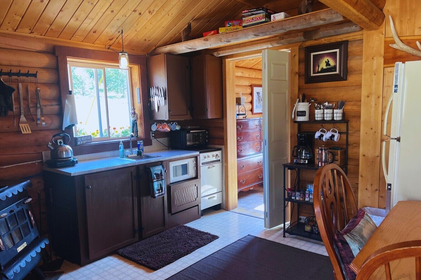 Coffee/tea maker, fridge, microwave, toaster