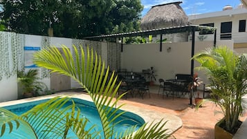 Vista frontal de la propiedad