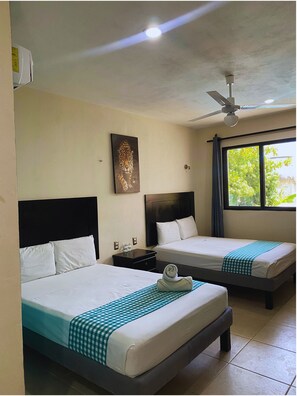 Quarto conforto, 2 camas de casal, geladeira | Ferros/tábuas de passar roupa, Wi-Fi de cortesia