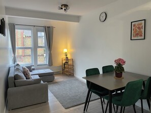Living area - Seven Sisters Hideaway (London)