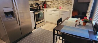 Cozy apartment in charming Denton walkable to TWU