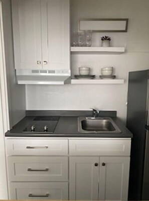 Fridge, microwave, stovetop, coffee/tea maker