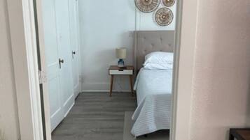 1 slaapkamer, een strijkplank/strijkijzer, wifi, beddengoed