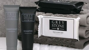 Productes Grey Stone, inclouen condicionador, xampú i una barra per a cara i cos.